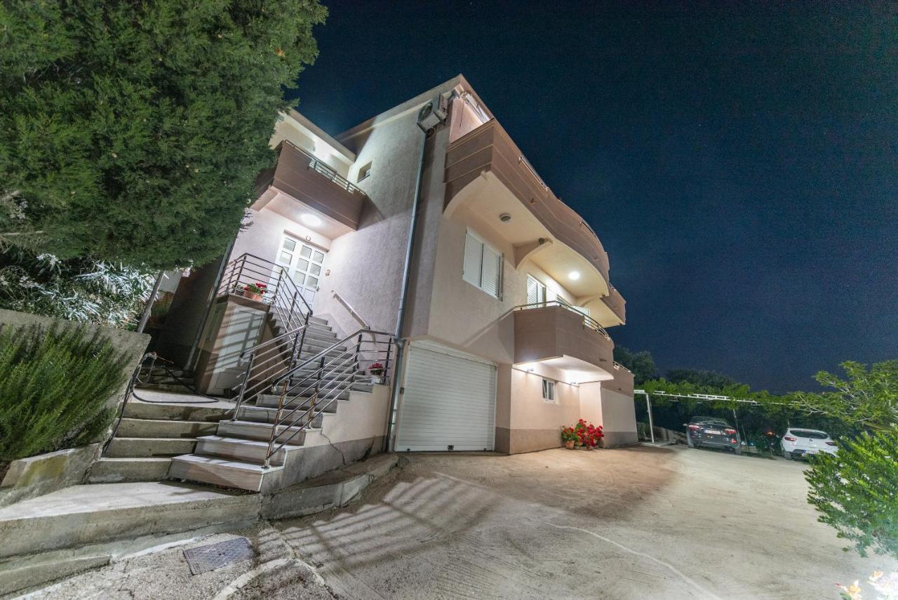 Apartments Villa Egzon Ülgün Dış mekan fotoğraf