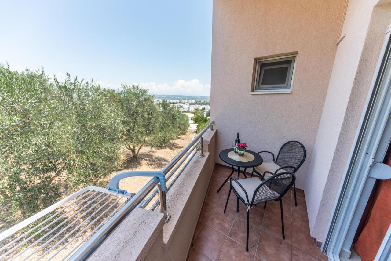 Apartments Villa Egzon Ülgün Dış mekan fotoğraf