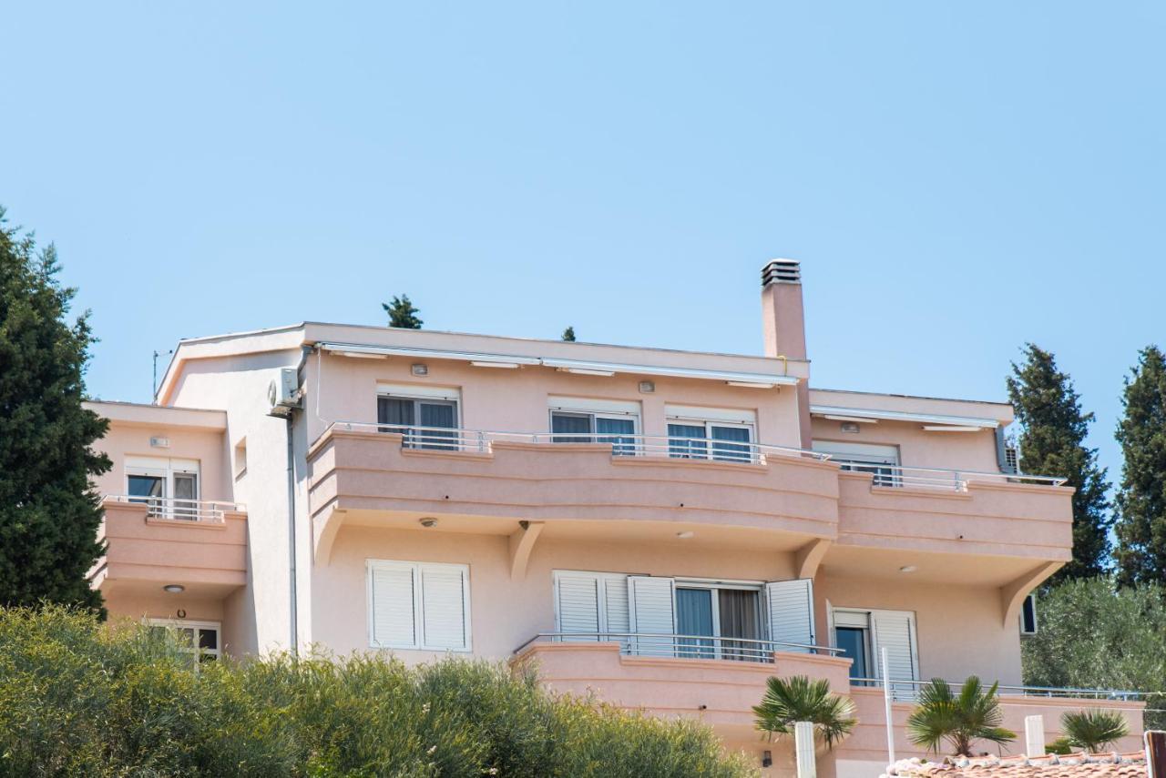 Apartments Villa Egzon Ülgün Dış mekan fotoğraf
