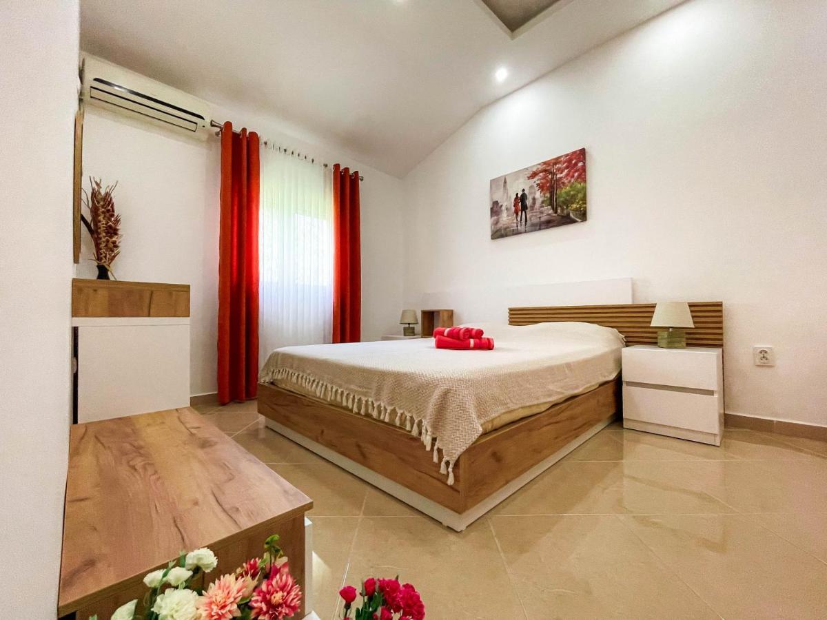 Apartments Villa Egzon Ülgün Dış mekan fotoğraf